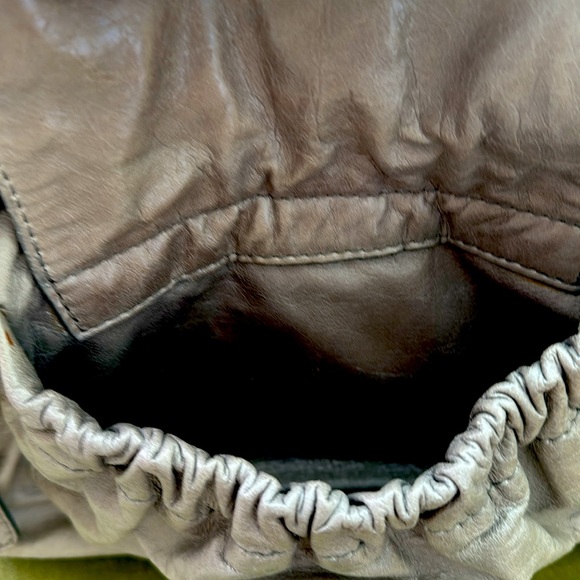 Miu Miu light grey Vitello large tote/crossbody bag - Picture 4 of 7